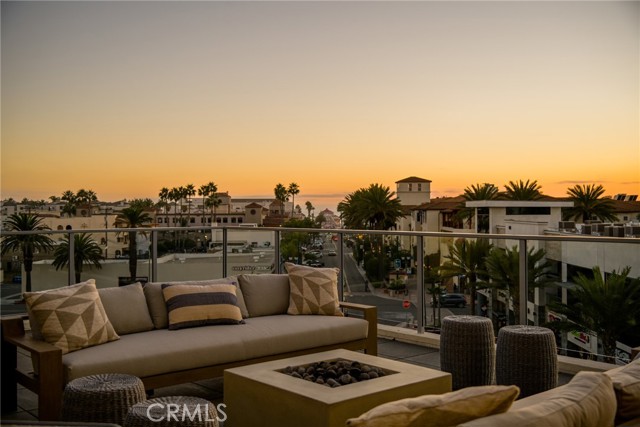 414 Main, Huntington Beach CA: https://media.crmls.org/medias/96f72929-ab8e-46ac-9fec-2297b787603c.jpg