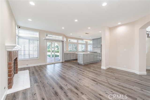 Detail Gallery Image 14 of 29 For 429 Somerset Cir, Corona,  CA 92879 - 4 Beds | 3 Baths