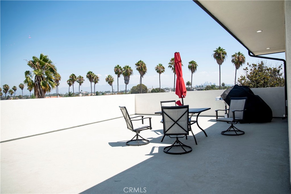 https://media.crmls.org/medias/96f8f678-e044-4556-8dc4-d72350815162.jpg?preset=X-Large