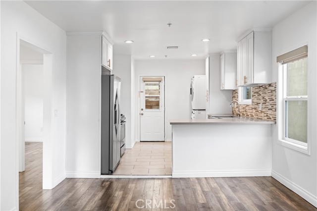 Detail Gallery Image 3 of 18 For 2211 Hyperion Ave, Los Angeles,  CA 90027 - 2 Beds | 1 Baths