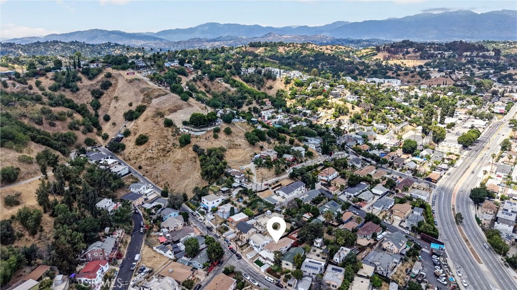 https://media.crmls.org/medias/96f9effc-0885-4ece-80cd-d91617b5163d.jpg?preset=X-Large