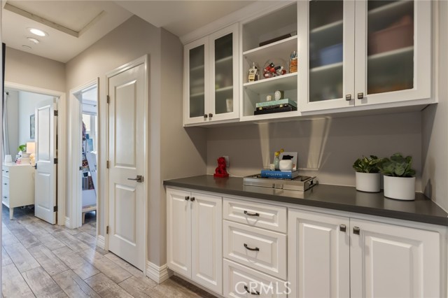 4812 Ben Ave, Valley Village CA: https://media.crmls.org/medias/96faae25-ca38-4633-8bff-da8987bce506.jpg
