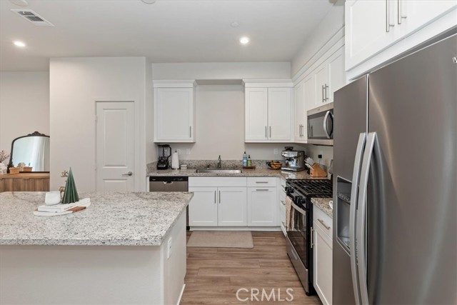 Detail Gallery Image 14 of 39 For 129 Dove Lndg, Covina,  CA 91722 - 3 Beds | 3 Baths