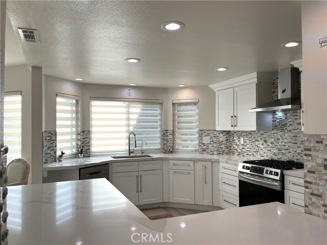 12170 Crystal Ridge Way, Porter Ranch CA: https://media.crmls.org/medias/96fbe1be-008c-4c7e-a23b-90ef02614601.jpg
