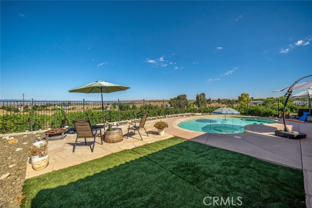 Detail Gallery Image 18 of 74 For 6172 Hawk Ridge Place, Paso Robles,  CA 93446 - 4 Beds | 3/1 Baths