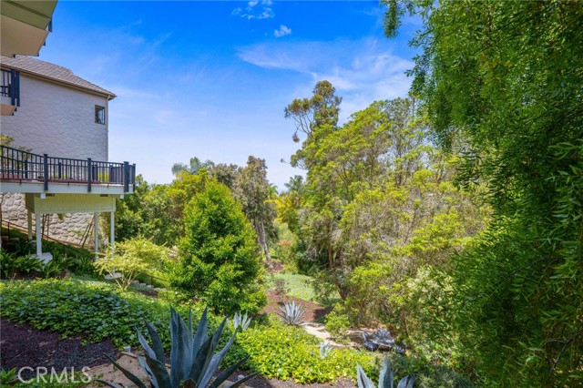 686 Diamond Street, Laguna Beach CA: https://media.crmls.org/medias/96fce395-9000-4c53-995c-05b90c7efbc3.jpg