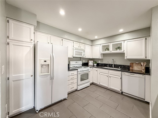 Detail Gallery Image 12 of 50 For 5420 Sylmar Ave #118,  Sherman Oaks,  CA 91401 - 2 Beds | 2 Baths