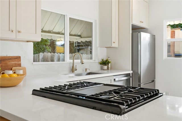 Detail Gallery Image 15 of 58 For 829 N Valley, Burbank,  CA 91505 - 2 Beds | 2 Baths