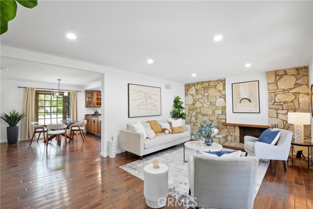16091 Gold Circle, Huntington Beach CA: https://media.crmls.org/medias/96fff634-06a2-47ba-90e8-feac5e1aa2af.jpg
