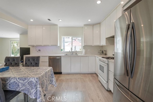 18352 Bessemer Street, Tarzana CA: https://media.crmls.org/medias/97000846-519e-4526-8fad-7433fb40afe9.jpg