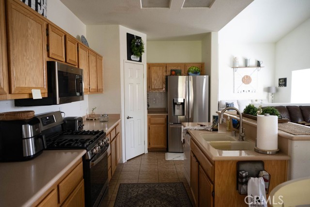 Detail Gallery Image 17 of 31 For 13018 Camden, Victorville,  CA 92392 - 3 Beds | 2/1 Baths