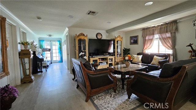 Detail Gallery Image 9 of 44 For 17912 Gridley Rd, Artesia,  CA 90701 - 4 Beds | 3 Baths