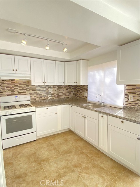 Detail Gallery Image 8 of 15 For 12196 Carnation Ln #B,  Moreno Valley,  CA 92557 - 2 Beds | 1/1 Baths