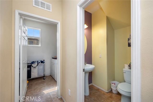Detail Gallery Image 14 of 23 For 26287 Iris Ave #E,  Moreno Valley,  CA 92555 - 3 Beds | 2 Baths