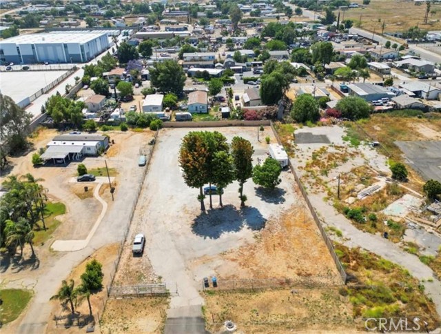 18583 Seaton Avenue, Perris CA: https://media.crmls.org/medias/9702af53-c7c0-4f5d-82a3-fd237b4ba61e.jpg