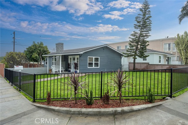 Detail Gallery Image 2 of 34 For 2200 S Alma St, San Pedro,  CA 90731 - 3 Beds | 2 Baths