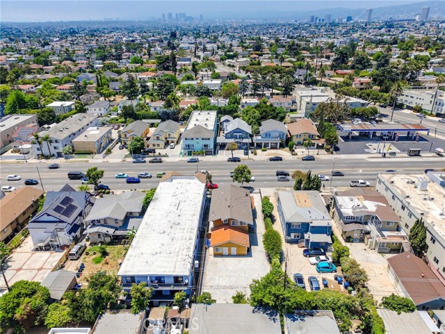 2104 Crenshaw Boulevard, Los Angeles CA: https://media.crmls.org/medias/97045440-ceef-4046-8794-c432ce4b1bef.jpg