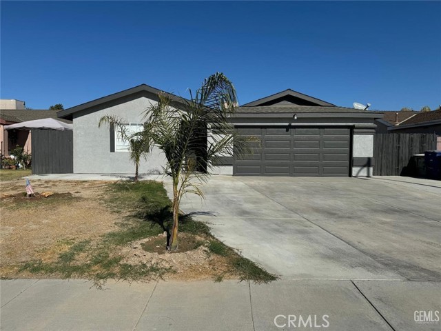 Detail Gallery Image 1 of 22 For 5312 Oswell Park Dr, Bakersfield,  CA 93307 - 3 Beds | 2 Baths