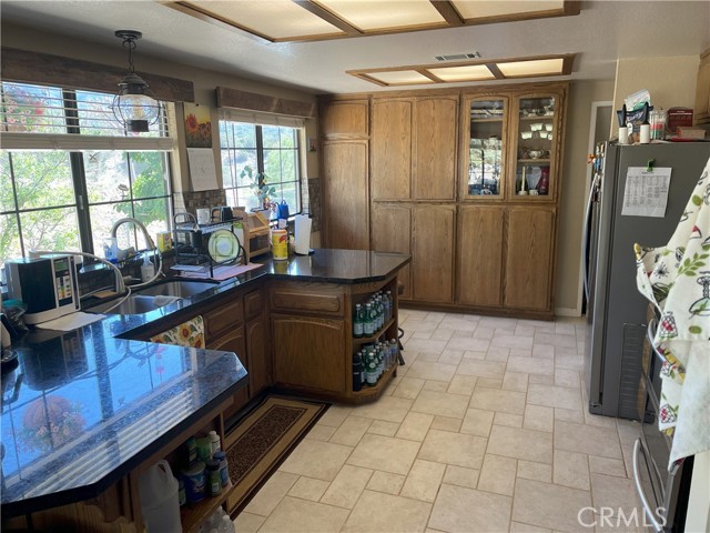 Detail Gallery Image 3 of 38 For 984 Pinon Rd, Pinon Hills,  CA 92372 - 3 Beds | 2/1 Baths