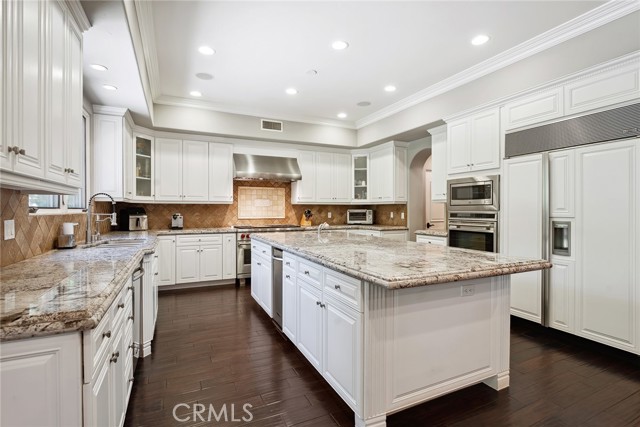 23115 Erwin Street, Woodland Hills CA: https://media.crmls.org/medias/9704fe47-0f5e-4349-b61b-9071b6013563.jpg