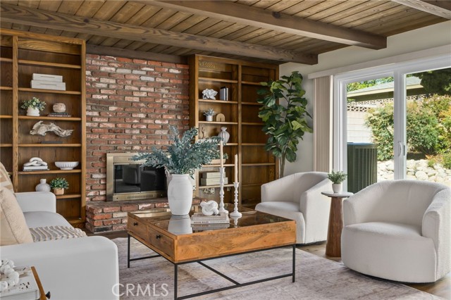 Detail Gallery Image 3 of 34 For 1063 W 19th, Upland,  CA 91784 - 4 Beds | 2 Baths