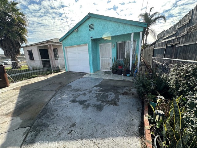 904 Elm Street, Compton, California 90220, 2 Bedrooms Bedrooms, ,1 BathroomBathrooms,Single Family Residence,For Sale,Elm,DW25035245