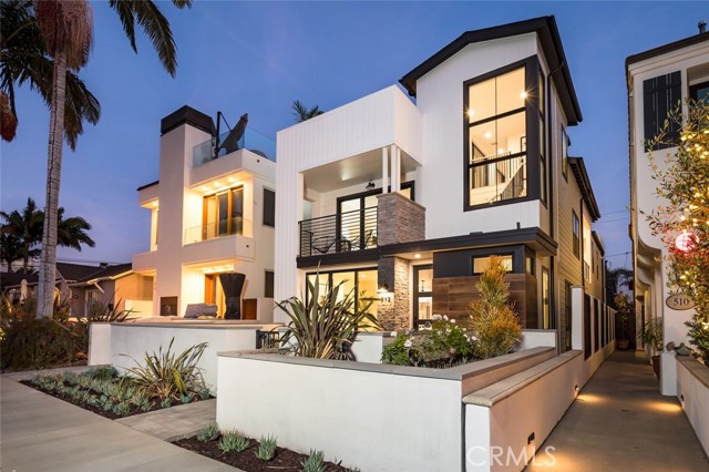 Detail Gallery Image 1 of 38 For 512 Marguerite Ave, Corona Del Mar,  CA 92625 - 3 Beds | 3/2 Baths