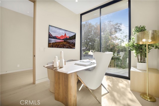 Detail Gallery Image 12 of 28 For 5170 Amestoy, Encino,  CA 91316 - 5 Beds | 6/2 Baths