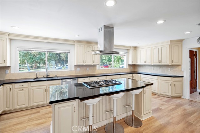 Detail Gallery Image 21 of 70 For 17211 Orozco St, Granada Hills,  CA 91344 - 5 Beds | 5/1 Baths