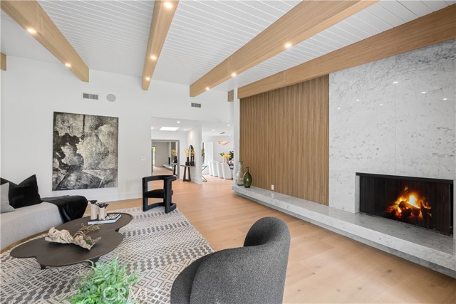 18839 La Amistad Place, Tarzana CA: https://media.crmls.org/medias/9706b836-949c-407c-9a3f-5a64b9fb5712.jpg