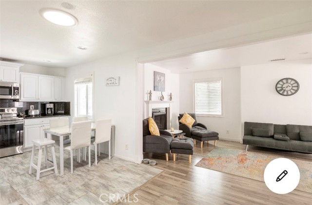 Detail Gallery Image 4 of 7 For 6794 La Jolla, La Jolla,  CA 92037 - 3 Beds | 2/1 Baths