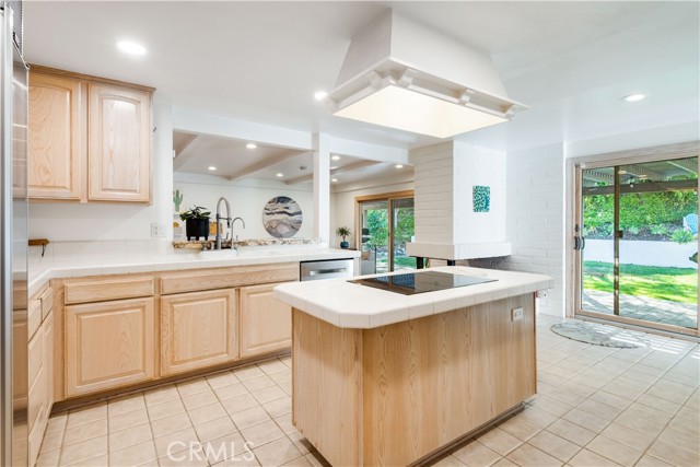 4031 Rousseau Lane, Palos Verdes Peninsula, California 90274, 3 Bedrooms Bedrooms, ,2 BathroomsBathrooms,Residential,Sold,Rousseau,PV22183505