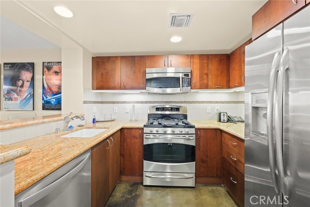 Detail Gallery Image 11 of 42 For 125 N Raymond Ave #413,  Pasadena,  CA 91103 - 3 Beds | 2/1 Baths