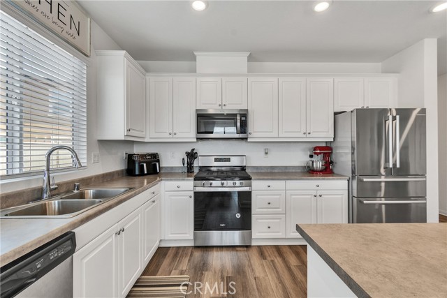 402 Appleton Way, Perris CA: https://media.crmls.org/medias/97079700-3a2b-4380-b0a5-a951cf59d86f.jpg