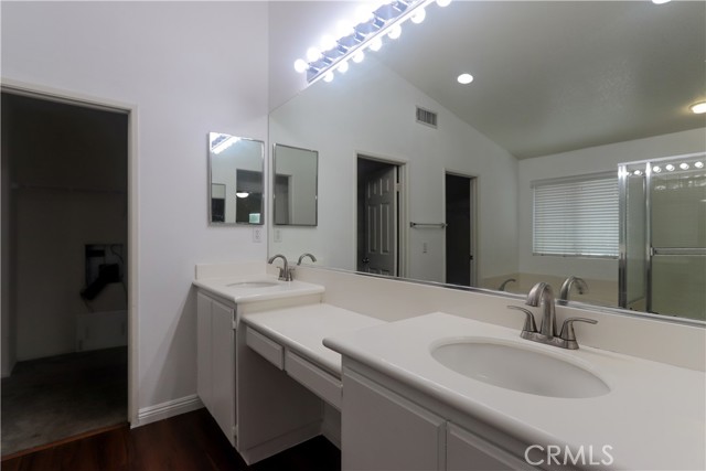 17581 Cedarwood Drive, Riverside CA: https://media.crmls.org/medias/9707a473-fcbe-4089-9fd3-7c54904f664a.jpg