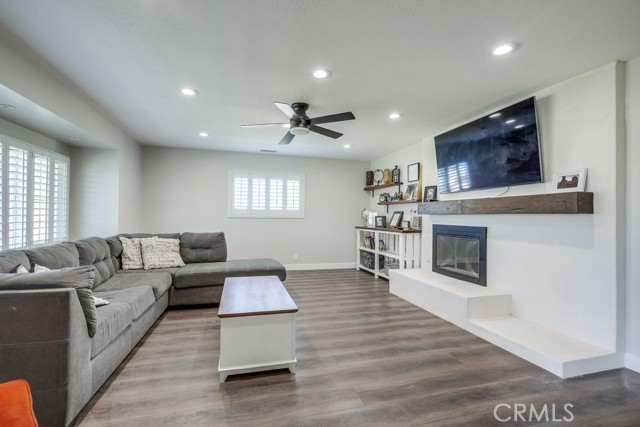 824 S Dune Street, Anaheim CA: https://media.crmls.org/medias/97080452-c1f2-4a77-b464-6eab816ae052.jpg