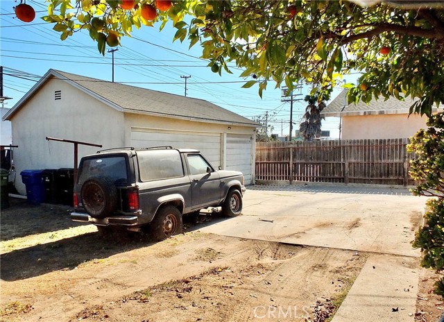 Detail Gallery Image 6 of 9 For 1418 S Mansfield Ave, Los Angeles,  CA 90019 - – Beds | – Baths