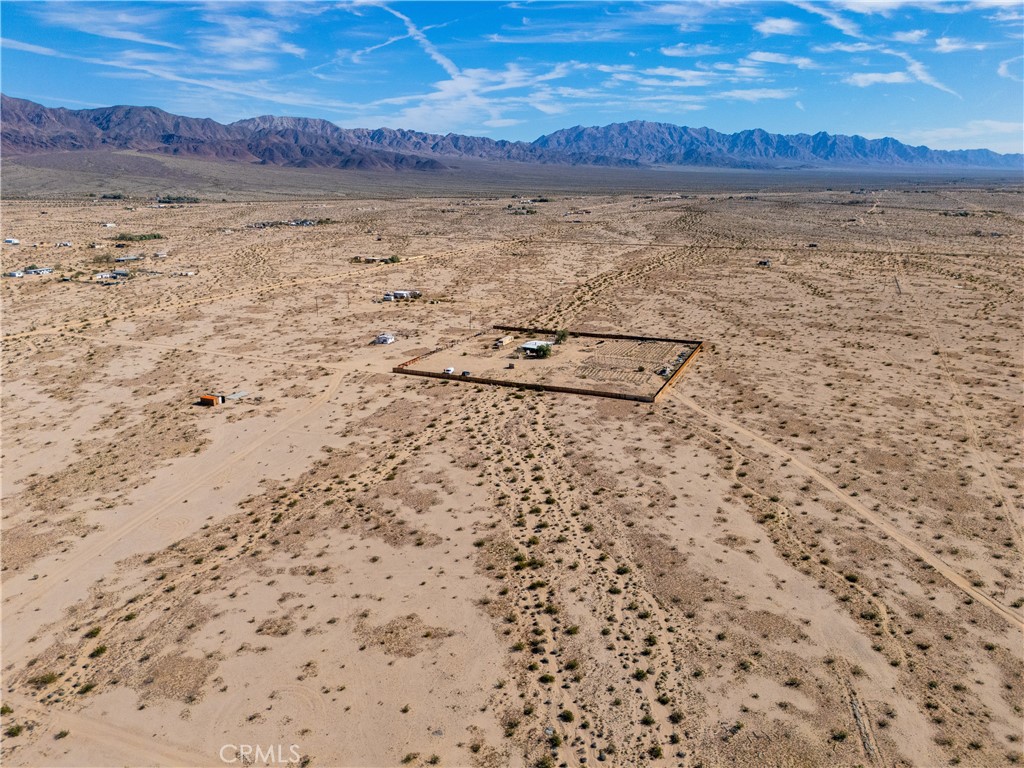 https://media.crmls.org/medias/97085cb3-7e51-4565-a883-ae416dd2d36d.jpg?preset=X-Large