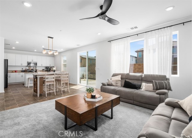 Detail Gallery Image 10 of 50 For 2502 Gunner Ridge Way, Rialto,  CA 92377 - 3 Beds | 2/1 Baths