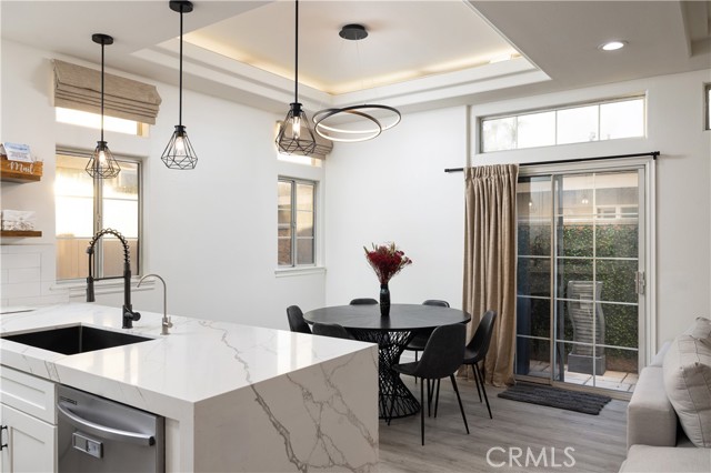 2295 La Playa N Drive, Costa Mesa CA: https://media.crmls.org/medias/9709ef2b-4555-401f-ad44-4d6cc1394cbe.jpg