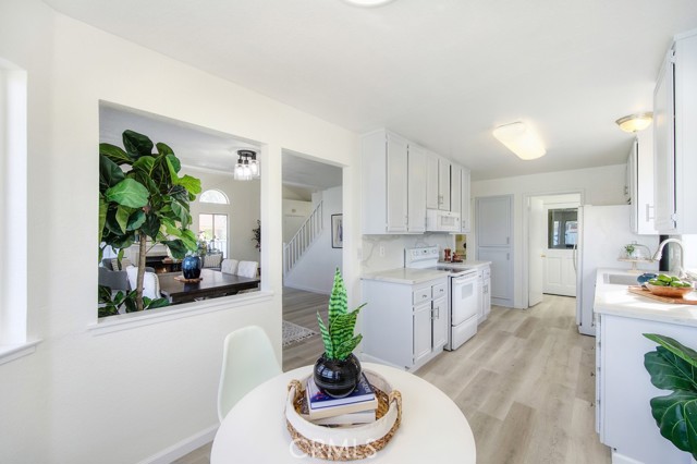Detail Gallery Image 12 of 32 For 14 Fernwood Ct, Pittsburg,  CA 94565 - 4 Beds | 2/1 Baths