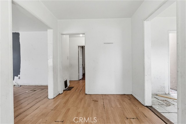 Detail Gallery Image 5 of 19 For 9949 Covello, Burbank,  CA 91504 - 2 Beds | 1 Baths