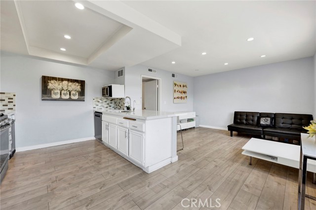5533 Edward E Horton Lane, Encino CA: https://media.crmls.org/medias/970b72a5-30f3-473b-b038-37b63e81cb77.jpg