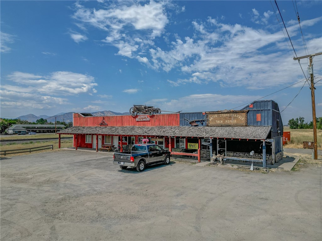 180 E Webb Street, Montague, California 96064, ,Commercial Sale,For Sale,180 E Webb Street,CRSN23146391