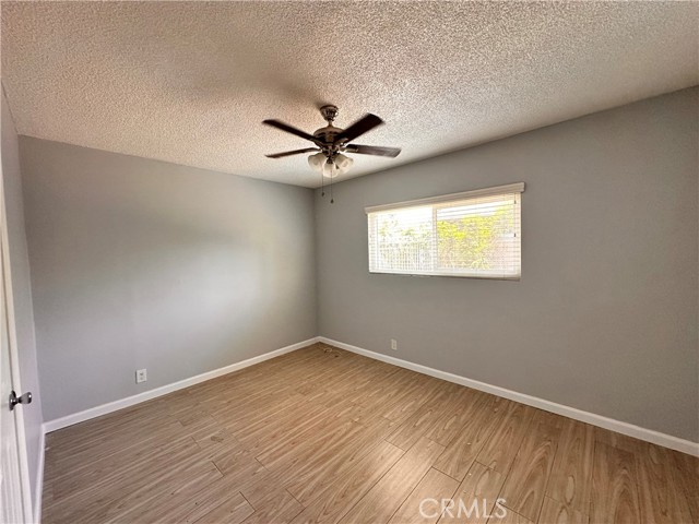 215 E Walnut Avenue, Monrovia CA: https://media.crmls.org/medias/970e7d01-2a5b-4522-b0cf-dea446639c86.jpg