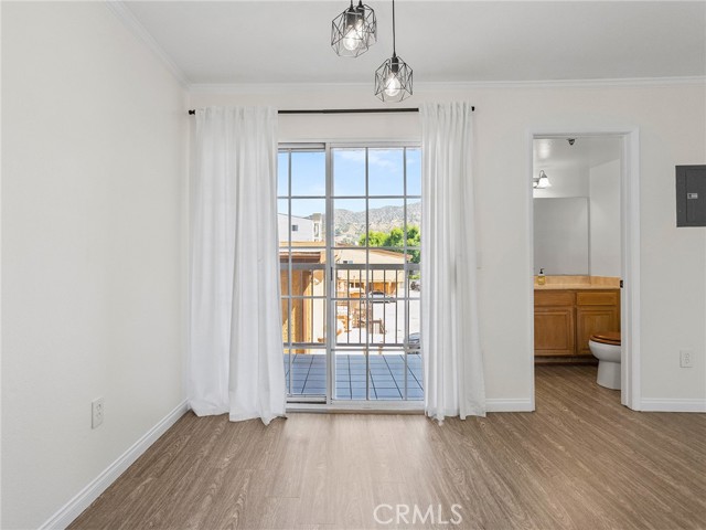 Detail Gallery Image 9 of 38 For 1706 Grismer Ave #211,  Burbank,  CA 91504 - 2 Beds | 3 Baths