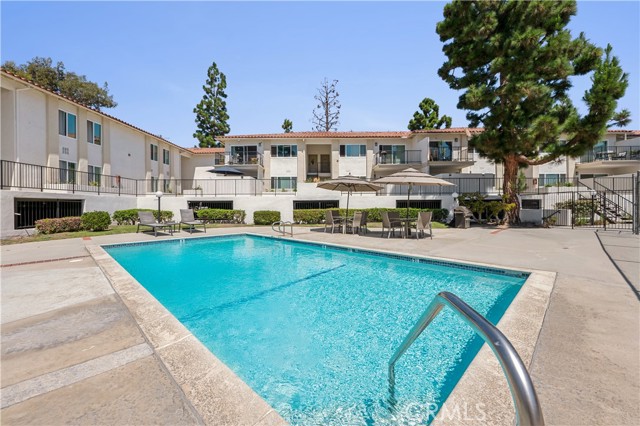 Detail Gallery Image 3 of 24 For 18225 Kingsdale Ave #207,  Redondo Beach,  CA 90278 - 3 Beds | 2 Baths