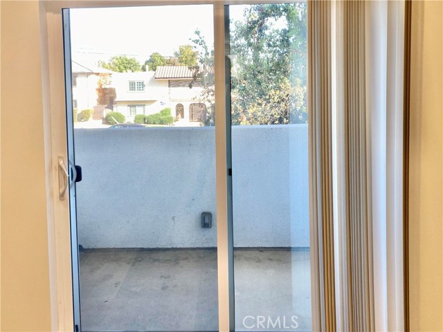 Detail Gallery Image 25 of 37 For 7327 Kester Ave #2,  Van Nuys,  CA 91405 - 3 Beds | 3/1 Baths