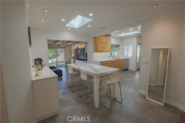 Detail Gallery Image 11 of 49 For 6641 Gerald Ave, Van Nuys,  CA 91406 - 4 Beds | 2 Baths