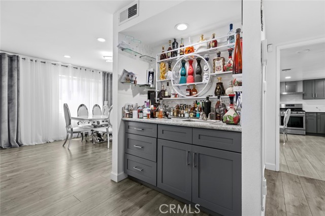 8801 Cedros Avenue, Panorama City CA: https://media.crmls.org/medias/9710309f-5282-4ad6-a375-4112b24aa89c.jpg